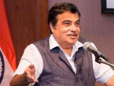 Gadkari calls upon AEPC to double exports