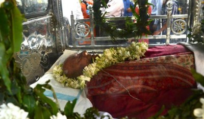 Soumitra Chatterjee's death created eternal void in Bengal: Mamata Banerjee