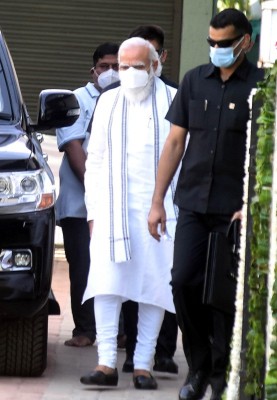 PM Modi pays condolence to late Keshubhai Patel’s family