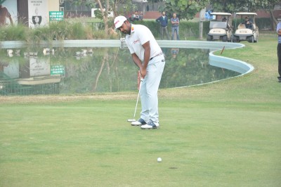 Anirban Lahiri and Karandeep Kochhar to continue playoff duel on Monday after being tied on first two extra holes