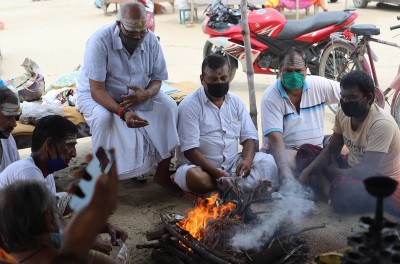 Shravan: Pilgrims performing Hawan after rudrabhishek to Lord Shiva