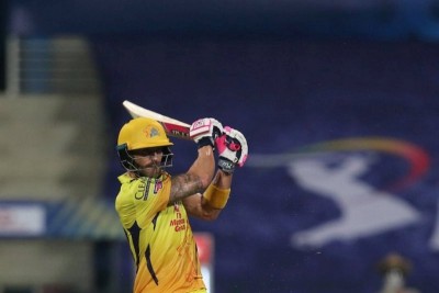 MS Dhoni's CSK clinch IPL opener by beating MI by five wickets
