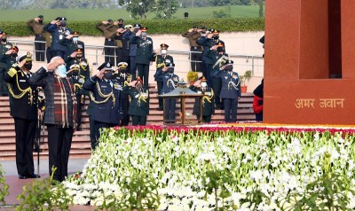 PM Modi pays tribute on Vijay Diwas