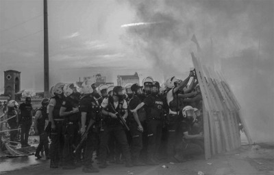 US Police fire tear gas to disperse protesters in Wisconsin amid resumed riots - Reports