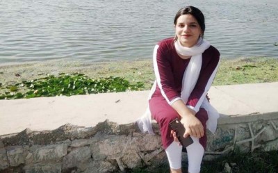 Srinagar girl revives candle lighting culture in Kashmir