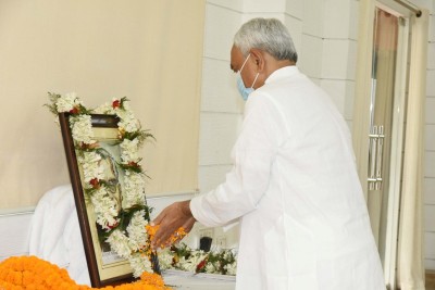 Nitish Kumar pays tribute to Ram Manohar Lohia