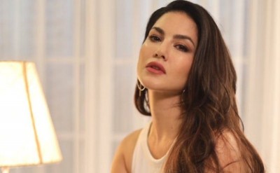 Sunny Leone looks stunning in her new social media image 