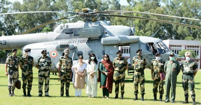 DG BSF Rakesh Asthana with wife and other senior ranked officers of Jammu Frontier