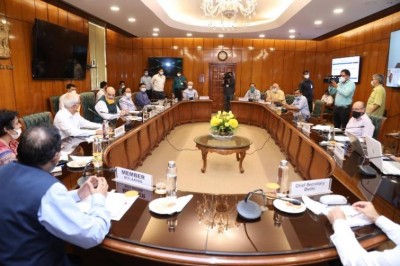 Arvind Kejriwal, Amit Shah meet to review COVID-19 situation in Delhi