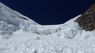 Indian Army rescues 9 stranded passengers near Dera Ki Gali in Poonch