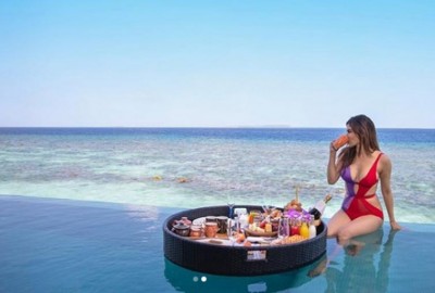 Mouni Roy shares stunning images from her Maldives vacationÂ 