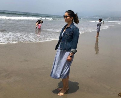 Sunny Leone enjoys moments on seabeach, posts image on Instagram
