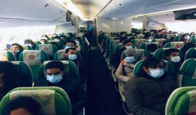 Over 300Â Bangladeshi people return home from China