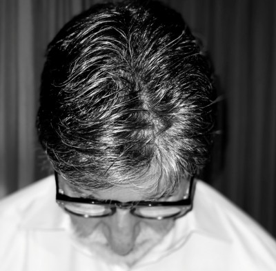 Amitabh Bachchan tweets image bowing his head after Amar Singh's death