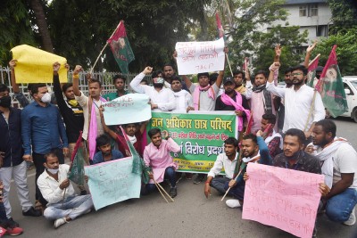 Protest againt JEE, NEET in Patna