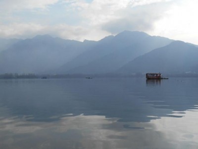 Chill intensifies as Western Disturbance eludes Kashmir; Drass shivers at minus 26.3 degree