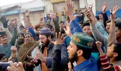 Mob in Pakistan surround Gurdwara Nankana Sahib, India condemns vandalism 