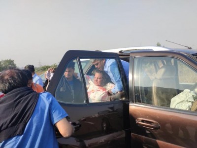 Shabana Azmi's driver booked for rash driving after Mumbai-Pune Expressway accident