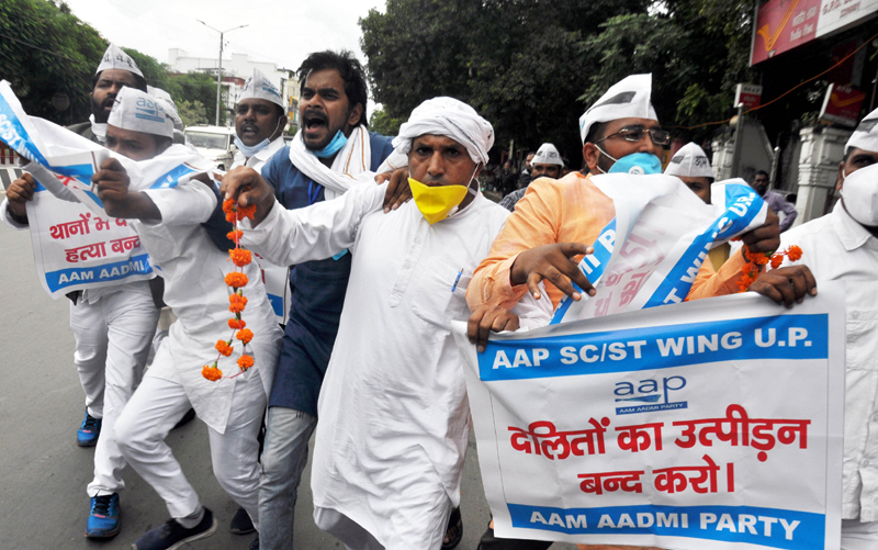 Lucknow: Aam Admi Party workers protest aganist the death of a dalit youth