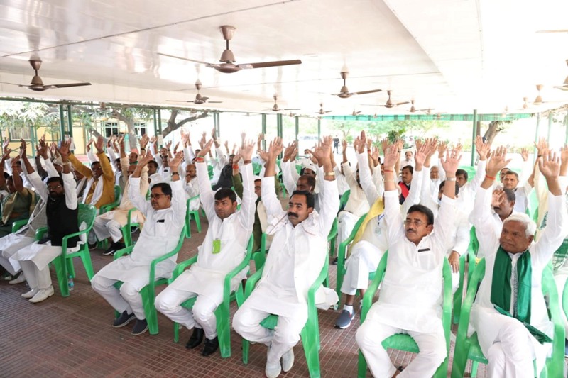 Tejashwi Yadav attends grand alliance meeting