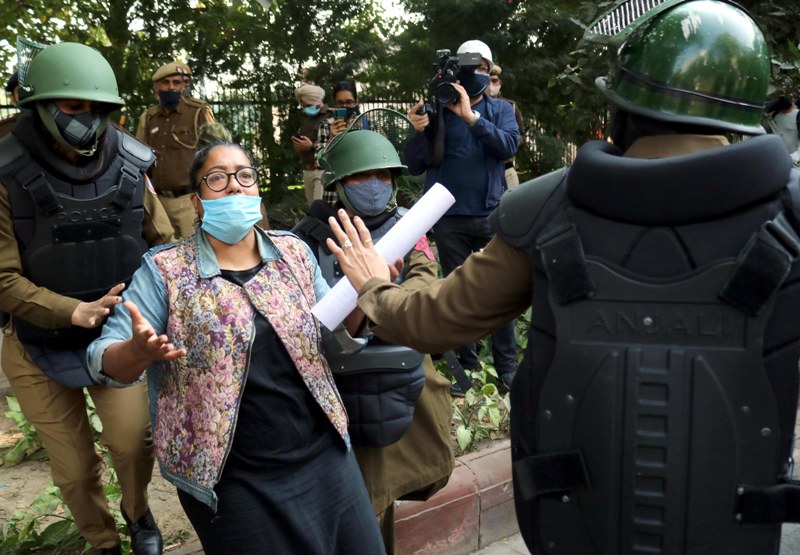 Farmers under the banner of Sanyukt Kisan Manch assemble at Jantar Mantar