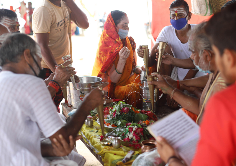 Shravan: Pilgrims performing Hawan after rudrabhishek to Lord Shiva