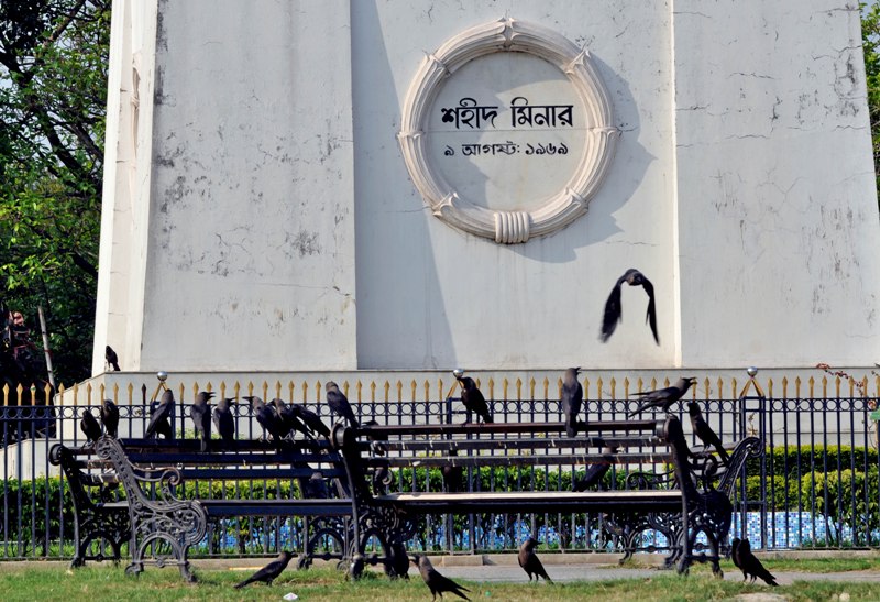 Kolkata in Lockdown: Deserted streets of downtown area and people in markets