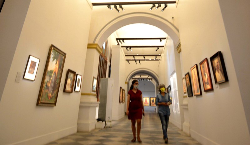 Visitor at old currency building in Kolkata