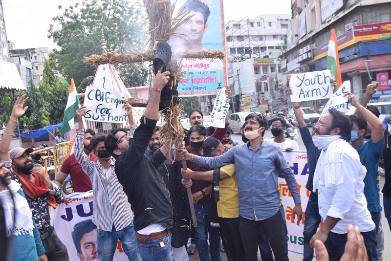 Sushant Singh Rajput Death: Fans burn Uddhav Thackeray's effigy, demand CBI inquiry
