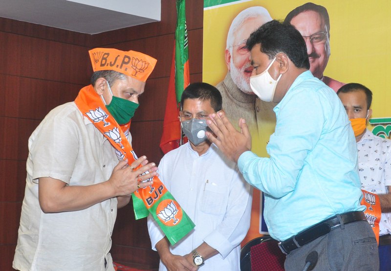 Assam BJP welcomes Hemanta Kumar Neog to party