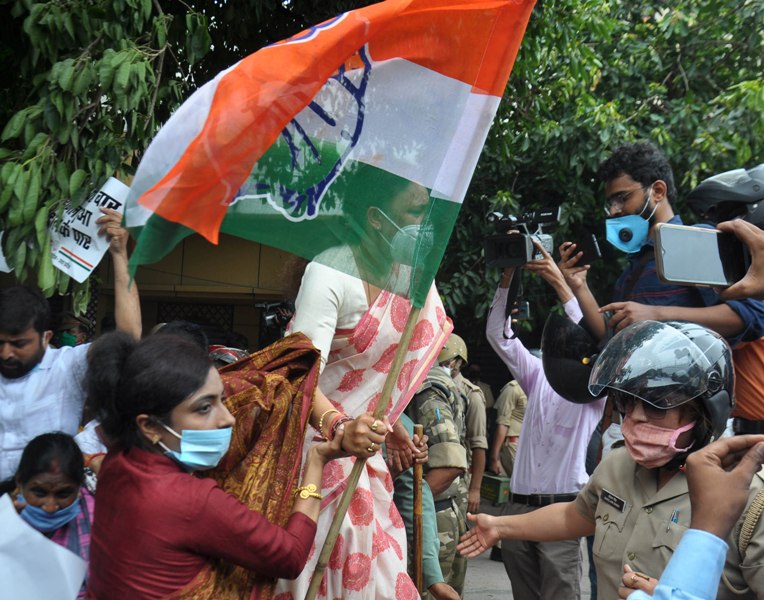 Congress protests against fuel price hike in Lucknow