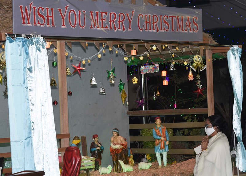 Mamata Banerjee inaugurates Christmas fair in Kolkata