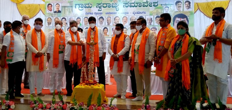 Karnataka Industrial Minister Jagadish Shettar addresses BJP Grama Swarajya Samavesh in Belagavi