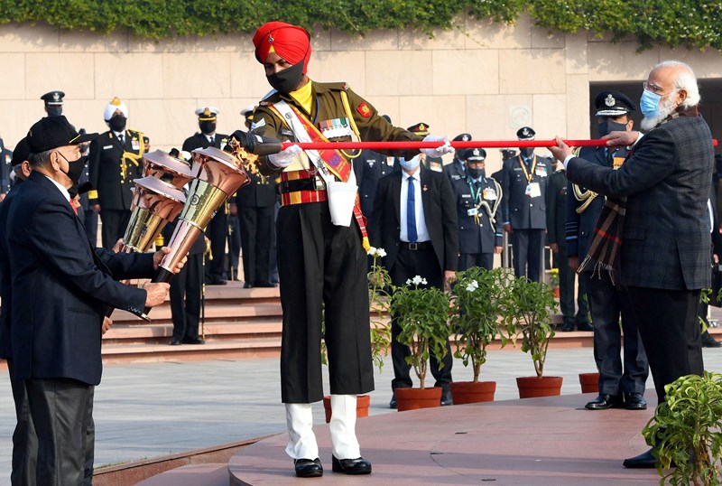 PM Modi pays tribute on Vijay Diwas