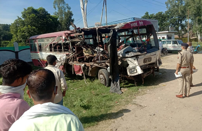 Policeman stands near the wrekage of a U P Roadways bus