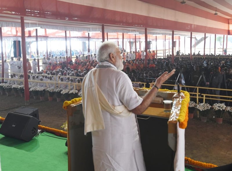 PM Modi pays tribute to Swami Vivekanada at Kolkata's Belur Math
