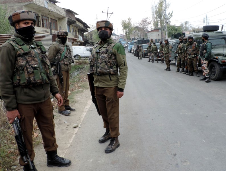 Jammu and Kashmir: Security forces ready to proceed at the encounter site