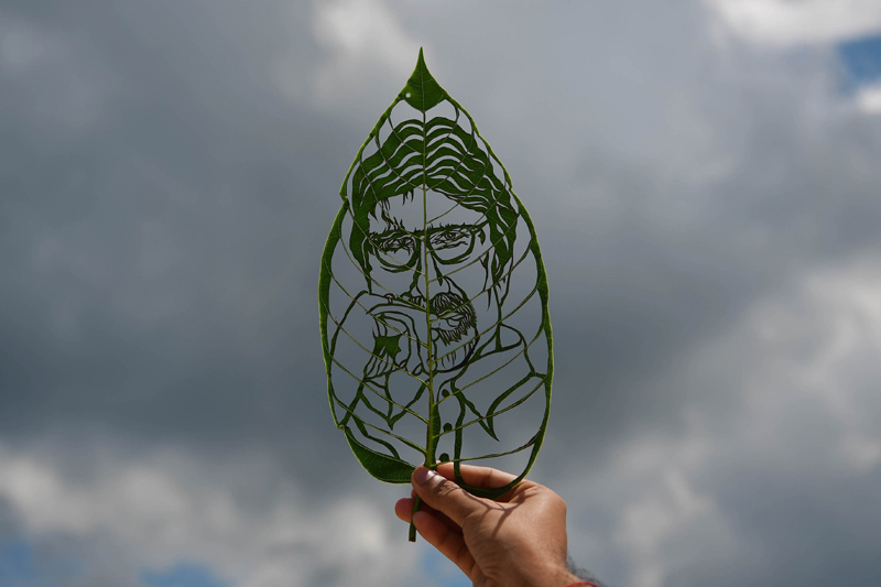Leaf artist Subham Saha creates Bachchan's portrait