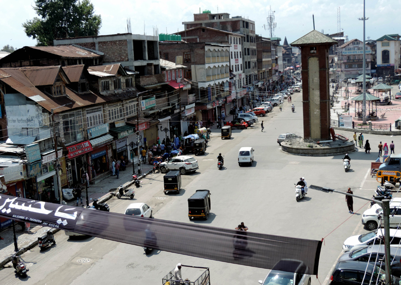 Business in Srinagar resumes after restrictions