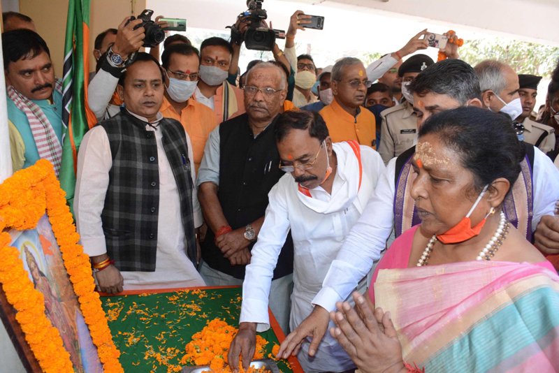Bihar Deputy CM pays floral tribute to Bharat Mata