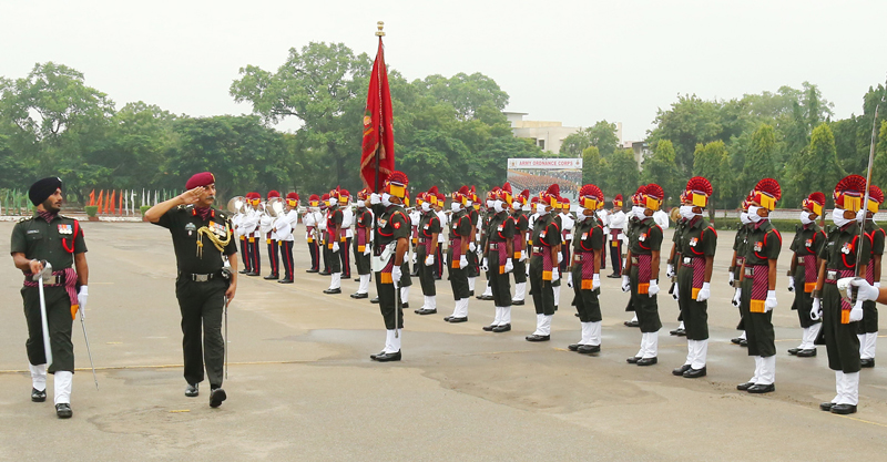 Director General of Ordnance Services, Lt Gen Dalip Singh laying wreath at the War Memorial in Secunderabad