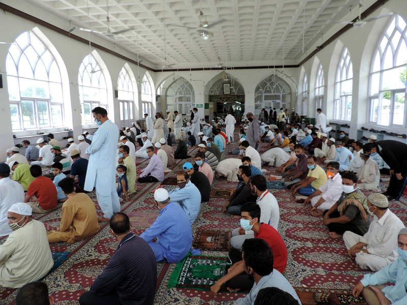 Srinagar: Devotees praying at revered shrine Hazratbal