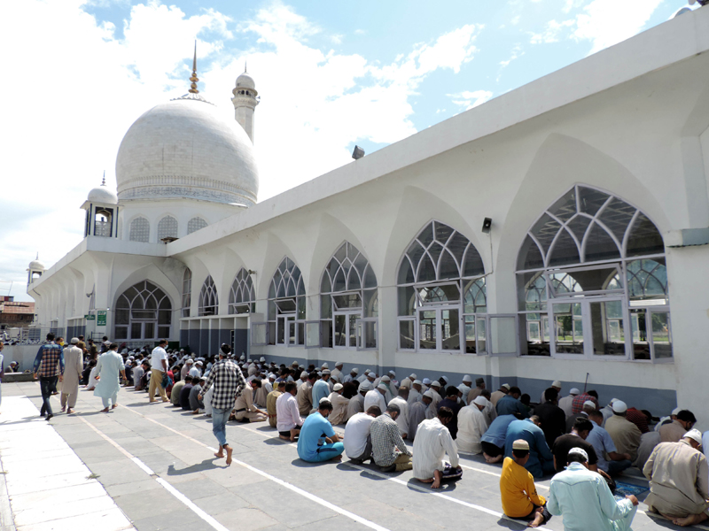 Srinagar: Devotees praying at revered shrine Hazratbal