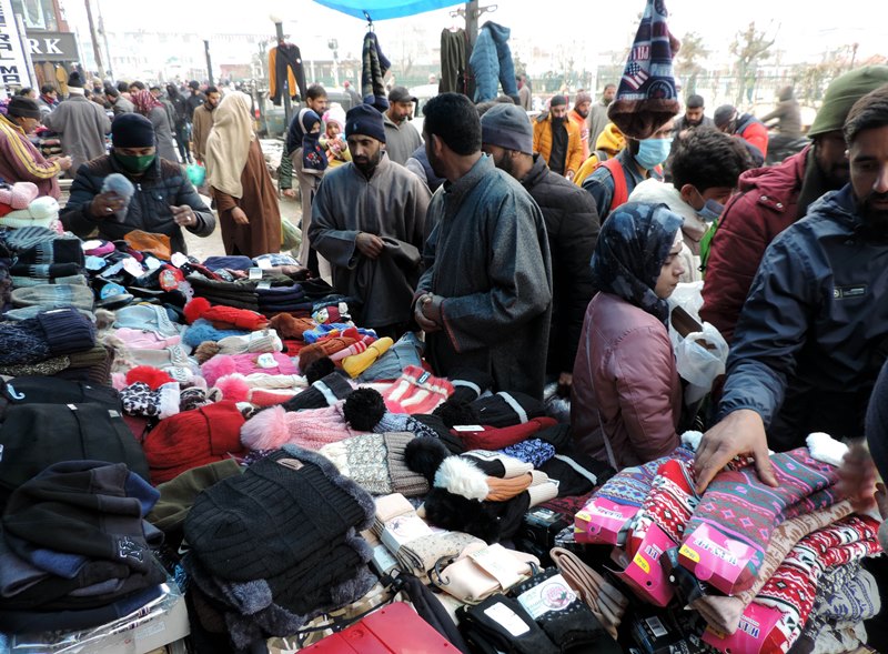 Fresh snowfall in Srinagar
