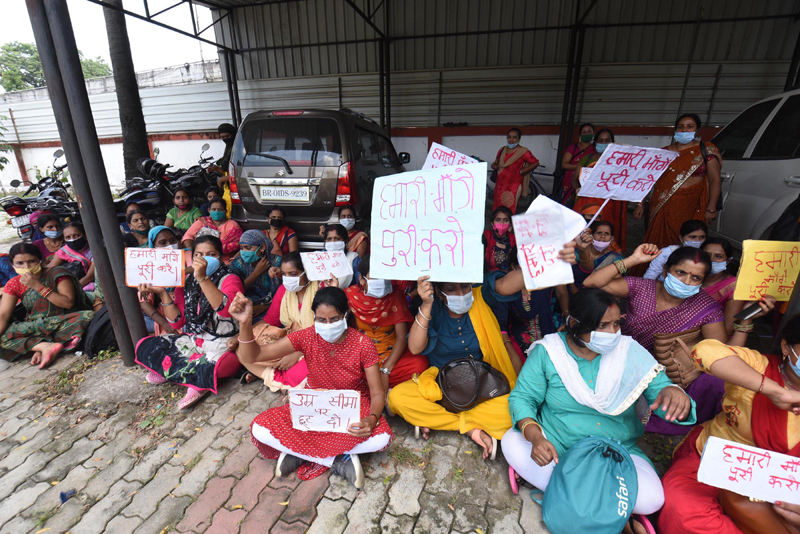 Police arresting contract based Revised Auxiliary Nursing Midwifery in Patna