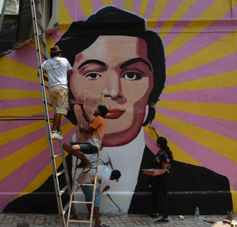 Artist Ranjit Dahiya and team paint mural of late Bollywood actor Rishi Kapoor ahead of his birthday at Mumbai's Bandra