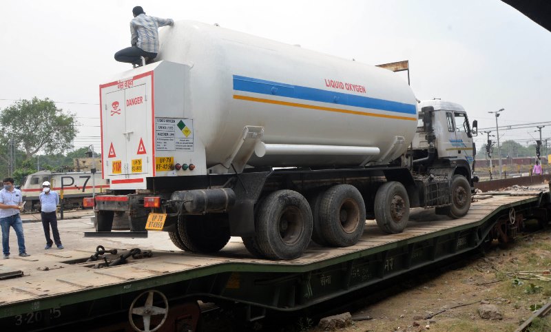 Amid oxygen crisis, UP govt sending empty tankers to Bokaro for refill