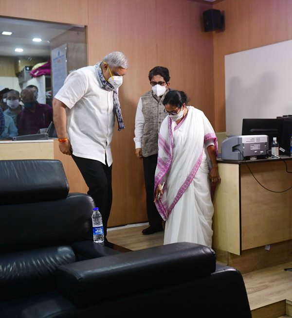 Bengal CM Mamata Banerjee monitors Cyclone Yaas