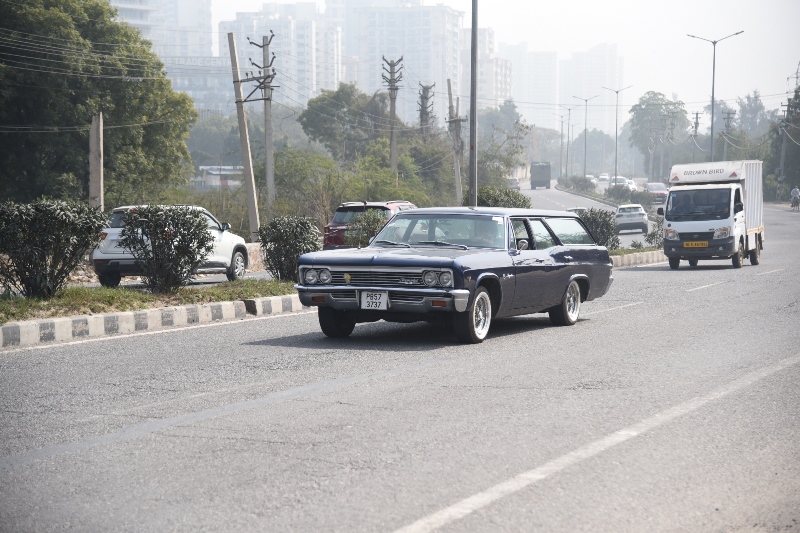 Gurugram keeps Valentines date with vintage cars while spreading vaccination awareness