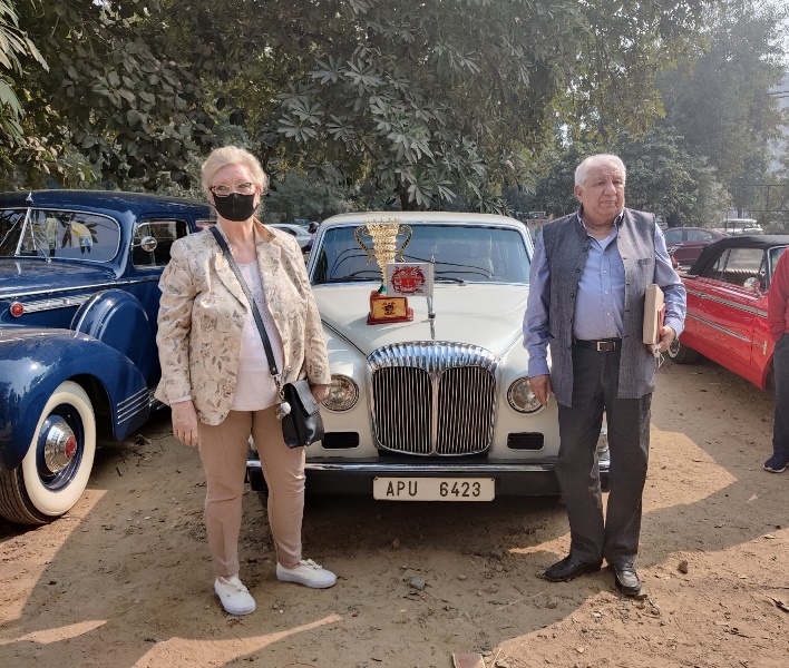Gurugram keeps Valentines date with vintage cars while spreading vaccination awareness
